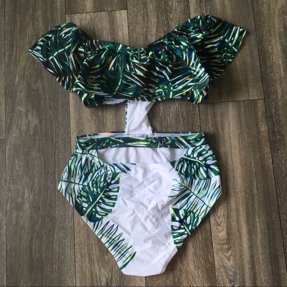 📌SOLD📌 One-Piece Off Shoulder Swimwear - Picture 2 of 4